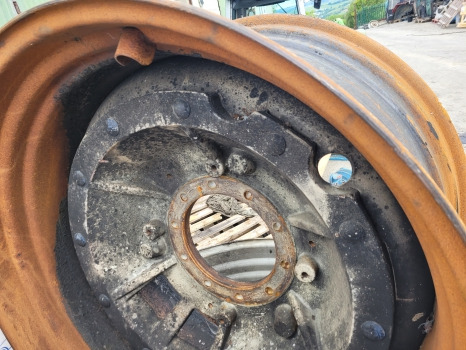 Riteņa disks - Traktors Valtra S374 Massey Ferguson 7480, 7485 Rear Wheel Rim 23x42 Pair 4293368m95: foto 7