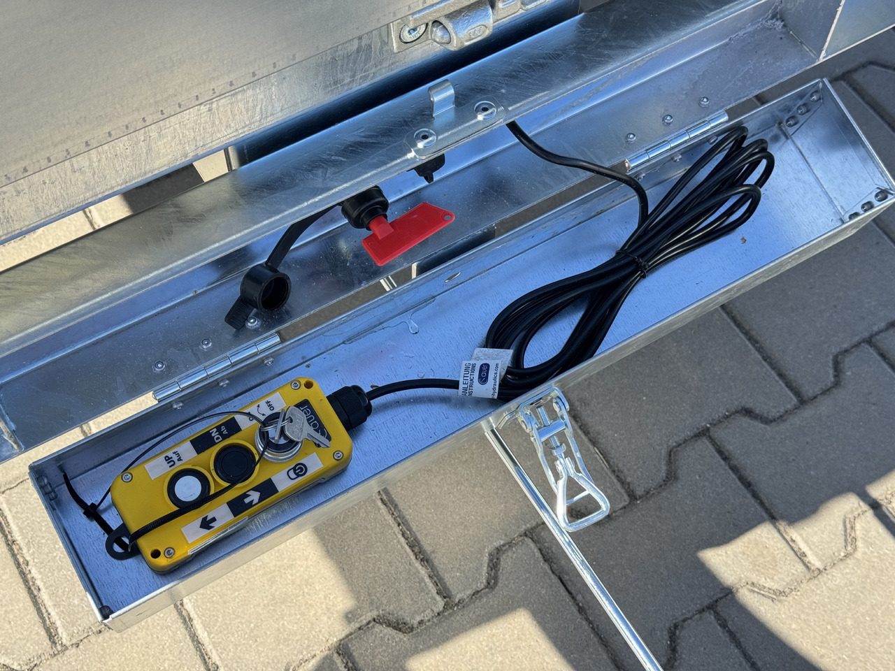 BRENDERUP BT4310STB2700 + najazdy ALU | 308 x 168 cm | 2700kg līzingu BRENDERUP BT4310STB2700 + najazdy ALU | 308 x 168 cm | 2700kg: foto 8