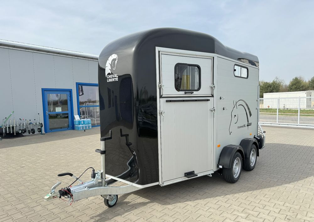 Jaunā Zirgu piekabe CHEVAL LIBERTÉ Cheval Liberte Touring Country XL przyczepa na dwa konie | duża siodlarnia | drzwi boczne | rampa przednia | 387×179 cm | ALUMINIOWA | Debon | dostawa | mocna i solidna |: foto 13