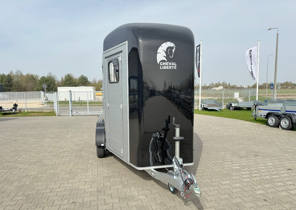 Cheval Liberte Touring Country XL przyczepa na dwa konie | duża siodlarnia | drzwi boczne | rampa przednia | 387×179 cm | ALUMINIOWA | Debon | dostawa | mocna i solidna | - Zirgu piekabe: foto 5 Cheval Liberte Touring Country XL przyczepa na dwa konie | duża siodlarnia | drzwi boczne | rampa przednia | 387×179 cm | ALUMINIOWA | Debon | dostawa | mocna i solidna | - Zirgu piekabe: foto 5