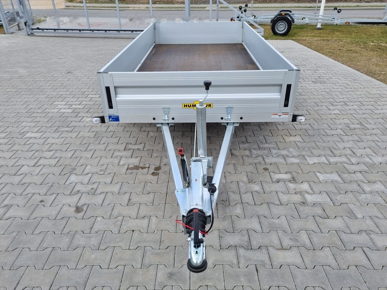 Humbaur HA 203015 przyczepa skrzyniowa dwuosiowa 2T DMC aluminiowe burty - Bortu piekabe/ Platforma: foto 4 Humbaur HA 203015 przyczepa skrzyniowa dwuosiowa 2T DMC aluminiowe burty - Bortu piekabe/ Platforma: foto 4