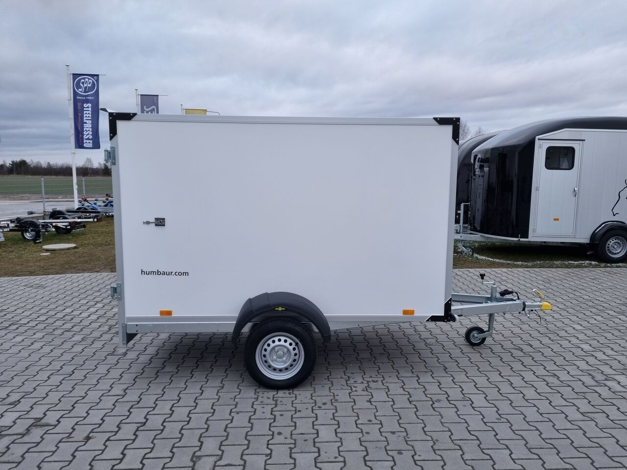 Humbaur HK 752513-15P fourgon box trailer 750 kg GVW 1 locked door - Piekabe slēgtā virsbūve: foto 2 Humbaur HK 752513-15P fourgon box trailer 750 kg GVW 1 locked door - Piekabe slēgtā virsbūve: foto 2