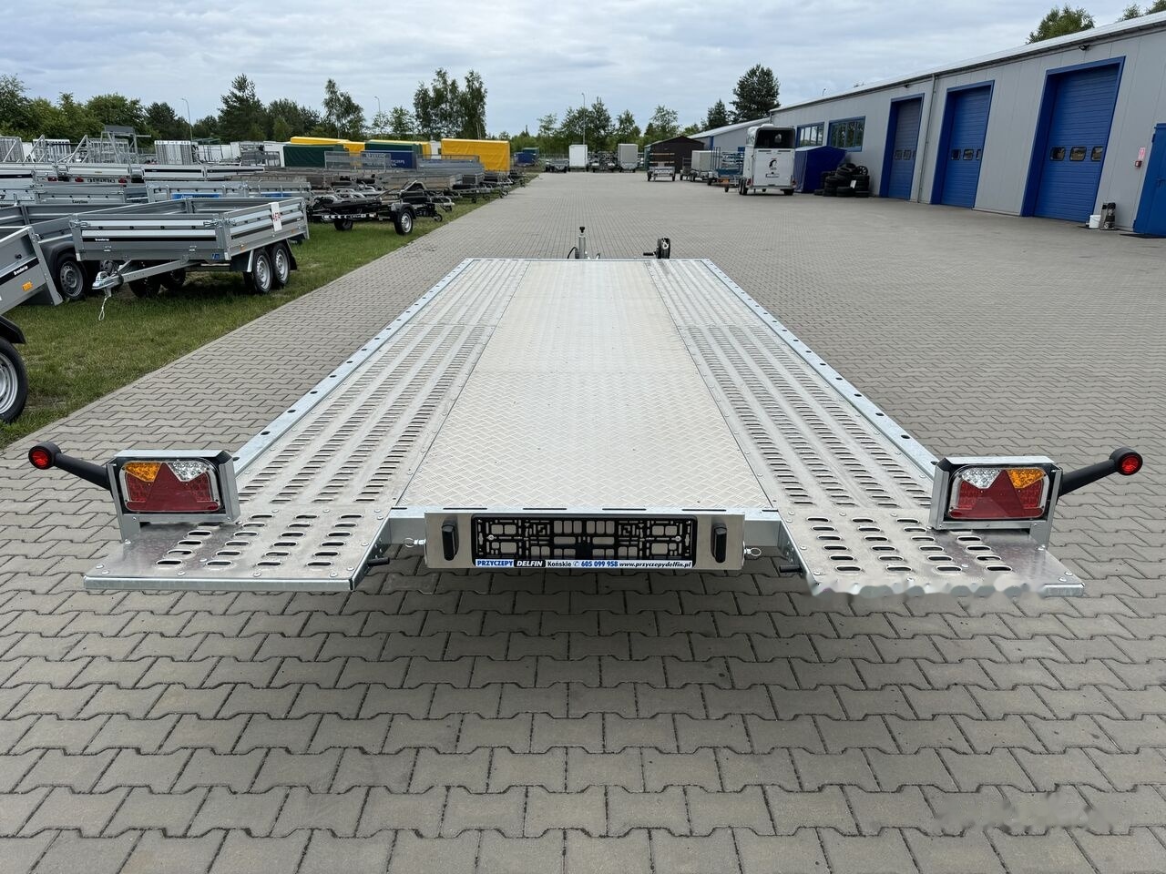 Lorries PLI35-5521 laweta 550x210 cm 2-osiowa 3500kg DMC uchylna - Piekabe autovedējs: foto 4 Lorries PLI35-5521 laweta 550x210 cm 2-osiowa 3500kg DMC uchylna - Piekabe autovedējs: foto 4