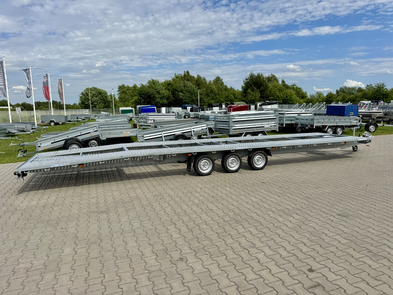 NIEWIADÓW Indiana 9m x 2.1 m | 3.5T - Piekabe autovedējs: foto 3 NIEWIADÓW Indiana 9m x 2.1 m | 3.5T - Piekabe autovedējs: foto 3