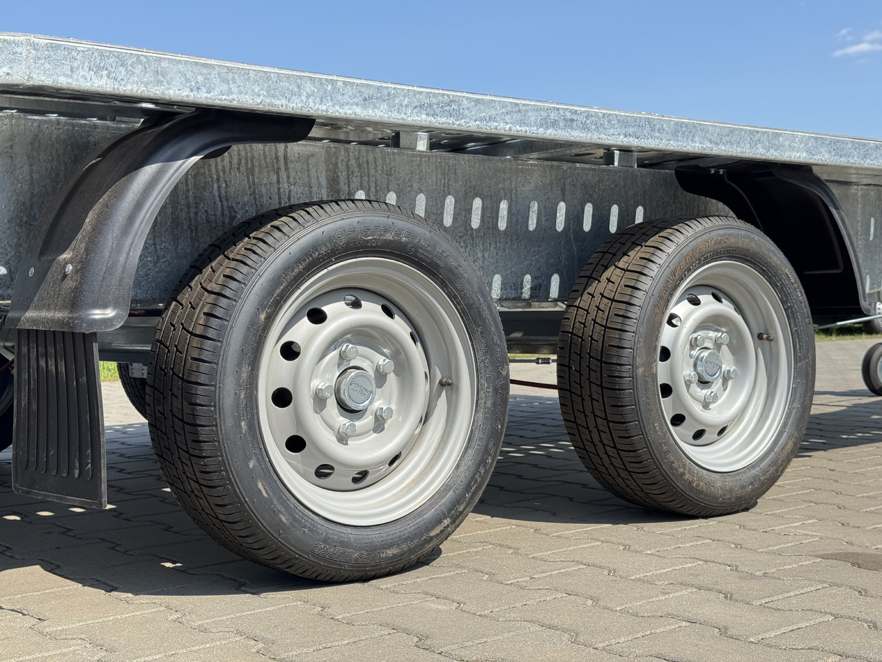 NIEWIADÓW Jupiter 4.5 - 450 x 210 cm / 2700 kg - Piekabe autovedējs: foto 3 NIEWIADÓW Jupiter 4.5 - 450 x 210 cm / 2700 kg - Piekabe autovedējs: foto 3