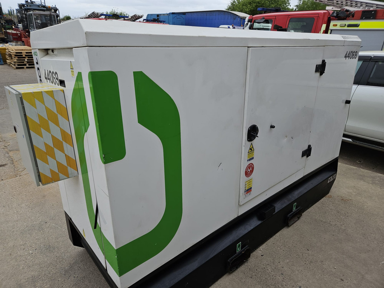 HGI 100KVA PERKINS GENERATOR DIESEL SILENT RENTAL SPECIFICATION HGI 100KVA PERKINS GENERATOR DIESEL SILENT RENTAL SPECIFICATION - Elektroģenerators: foto 2 HGI 100KVA PERKINS GENERATOR DIESEL SILENT RENTAL SPECIFICATION HGI 100KVA PERKINS GENERATOR DIESEL SILENT RENTAL SPECIFICATION - Elektroģenerators: foto 2