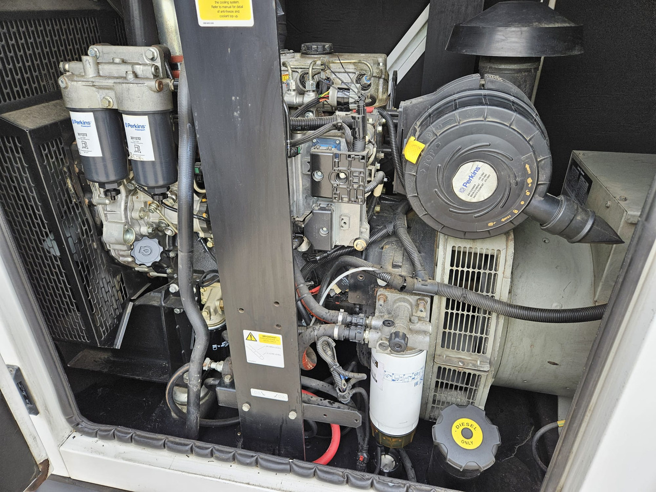 HGI 100KVA PERKINS GENERATOR DIESEL SILENT RENTAL SPECIFICATION HGI 100KVA PERKINS GENERATOR DIESEL SILENT RENTAL SPECIFICATION - Elektroģenerators: foto 4 HGI 100KVA PERKINS GENERATOR DIESEL SILENT RENTAL SPECIFICATION HGI 100KVA PERKINS GENERATOR DIESEL SILENT RENTAL SPECIFICATION - Elektroģenerators: foto 4
