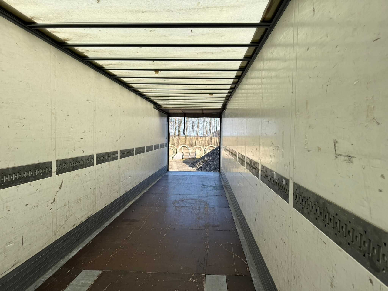 Schmitz Izoterma Kontener Box, 2017r, roleta , 481083 km , z Francji - Puspiekabe slēgtā virsbūve: foto 3 Schmitz Izoterma Kontener Box, 2017r, roleta , 481083 km , z Francji - Puspiekabe slēgtā virsbūve: foto 3