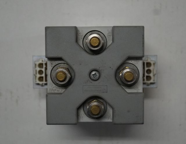 Jungheinrich 05030053 | Contactor 4 pins 24V 120A C187A2KX009 Contactor 4 pins 24V 120A C187A2KX009 - Elektrosistēma - Iekraušanas tehnika: foto 1 Jungheinrich 05030053 | Contactor 4 pins 24V 120A C187A2KX009 Contactor 4 pins 24V 120A C187A2KX009 - Elektrosistēma - Iekraušanas tehnika: foto 1