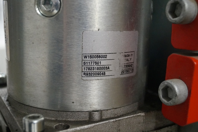Jungheinrich 51003726 | Pump unit 24V 3KW Mahle AMK5557 for EKS110 Pump unit 24V 3KW Mahle AMK5557 for EKS110 - Hidrauliskais sūknis - Iekraušanas tehnika: foto 2 Jungheinrich 51003726 | Pump unit 24V 3KW Mahle AMK5557 for EKS110 Pump unit 24V 3KW Mahle AMK5557 for EKS110 - Hidrauliskais sūknis - Iekraušanas tehnika: foto 2