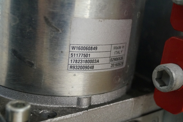 Jungheinrich 51003726 | Pumpmotor with tank 24V 3KW Mahle 11216804 for EKS110 ye Pumpmotor with tank 24V 3KW Mahle 11216804 for EKS110 year 2016 - Hidrauliskais sūknis - Iekraušanas tehnika: foto 2 Jungheinrich 51003726 | Pumpmotor with tank 24V 3KW Mahle 11216804 for EKS110 ye Pumpmotor with tank 24V 3KW Mahle 11216804 for EKS110 year 2016 - Hidrauliskais sūknis - Iekraušanas tehnika: foto 2