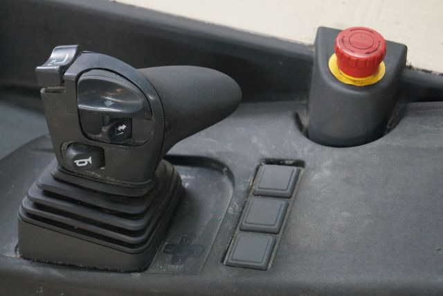 Jungheinrich 51186819 | Dashboard right incl. noodstop schakelaar Emergency disc - Mērinstrumentu panelis - Iekraušanas tehnika: foto 2 Jungheinrich 51186819 | Dashboard right incl. noodstop schakelaar Emergency disc - Mērinstrumentu panelis - Iekraušanas tehnika: foto 2