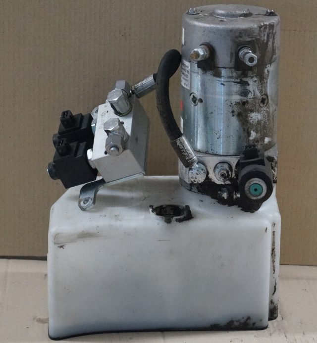Jungheinrich 51417583 | Pumpmotor with tank and valve block 24V 2,2KW code R9320 Pumpmotor with tank and valve block 24V 2,2KW code R932010341 for EJD220 year 2016 - Hidrauliskais sūknis - Iekraušanas tehnika: foto 1 Jungheinrich 51417583 | Pumpmotor with tank and valve block 24V 2,2KW code R9320 Pumpmotor with tank and valve block 24V 2,2KW code R932010341 for EJD220 year 2016 - Hidrauliskais sūknis - Iekraušanas tehnika: foto 1
