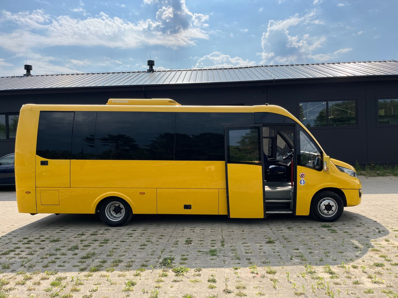 Iveco Rosero First / 24+1+1 / Telma/ EURO6 - Starppilsētu autobuss: foto 2 Iveco Rosero First / 24+1+1 / Telma/ EURO6 - Starppilsētu autobuss: foto 2