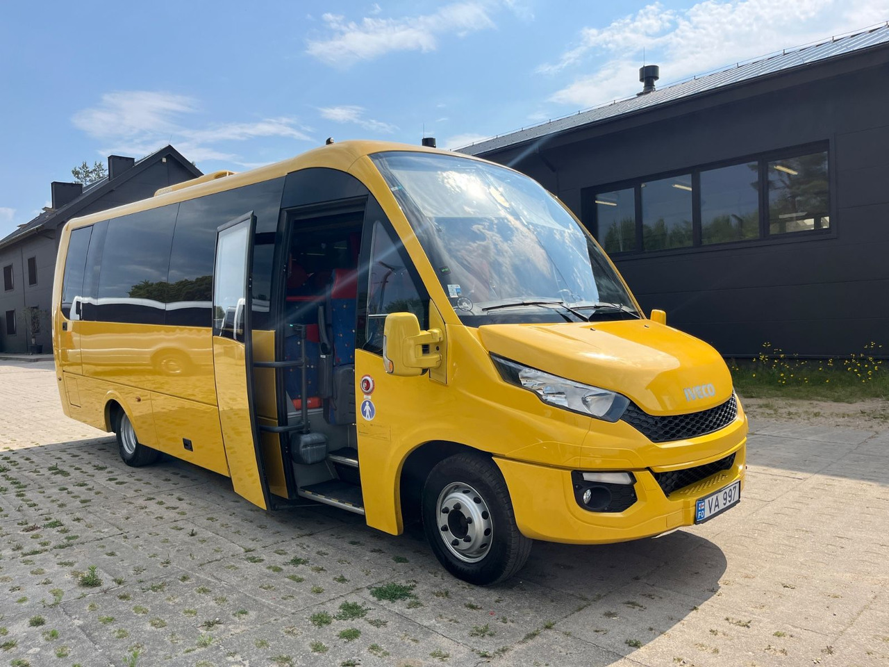 Iveco Rosero First / 24+1+1 / Telma/ EURO6 - Starppilsētu autobuss: foto 1 Iveco Rosero First / 24+1+1 / Telma/ EURO6 - Starppilsētu autobuss: foto 1