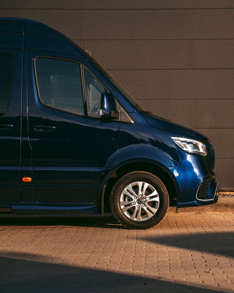 Mercedes-Benz Sprinter 319 VIP Van/ Sleeping Area/ Ski Holders - Pasažieru furgons: foto 4 Mercedes-Benz Sprinter 319 VIP Van/ Sleeping Area/ Ski Holders - Pasažieru furgons: foto 4