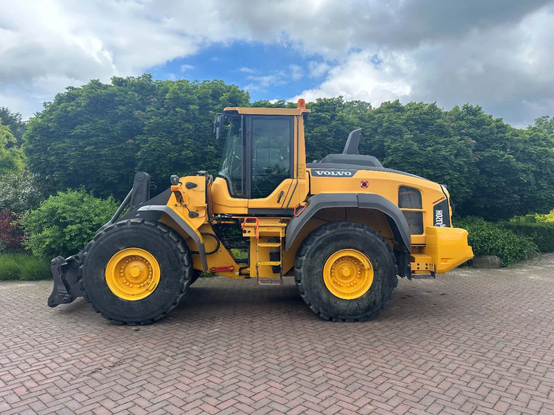 Volvo L120 H - Riteņu iekrāvējs: foto 1 Volvo L120 H - Riteņu iekrāvējs: foto 1