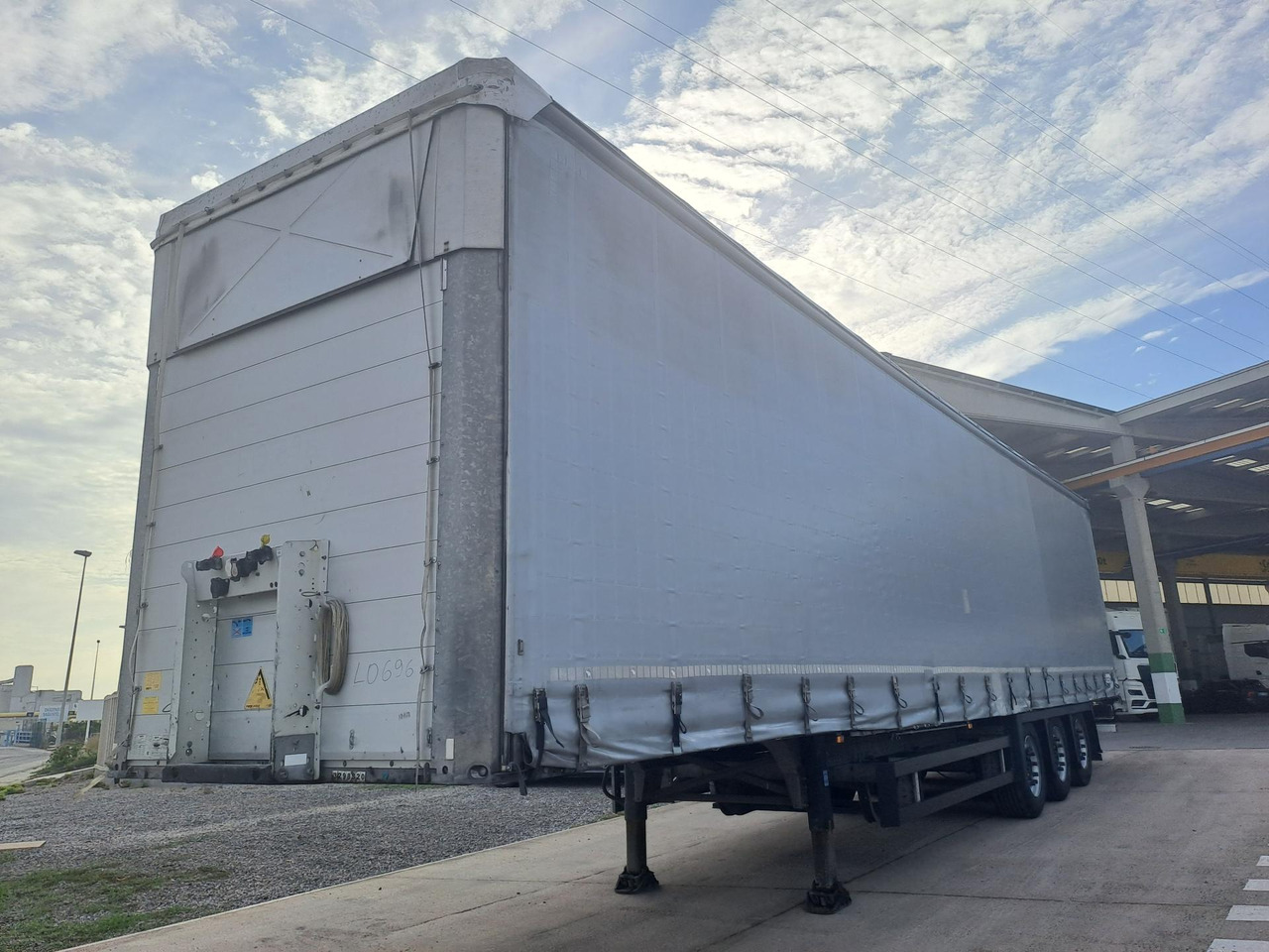 Schmitz Cargobull SCS24/L Varios - Tenta puspiekabe: foto 1 Schmitz Cargobull SCS24/L Varios - Tenta puspiekabe: foto 1