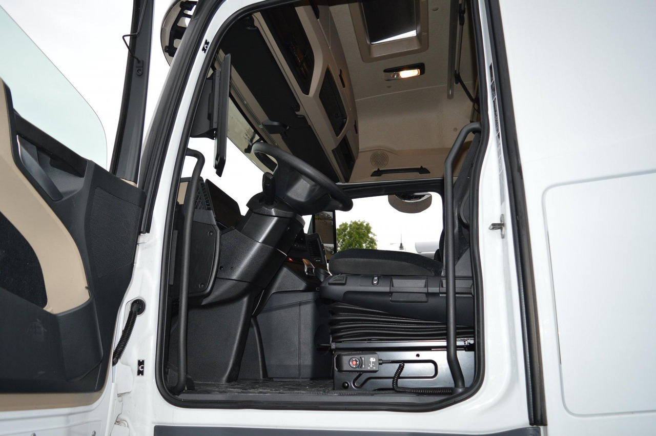 Vilcējs Mercedes-Benz Actros 5 1845 BigSpace Max tanks: foto 8
