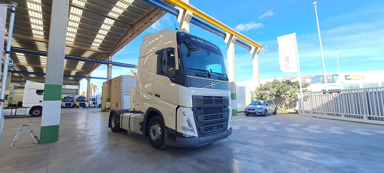 Volvo FH 460 Globetrotter XL Retarder i-Save - Vilcējs: foto 3 Volvo FH 460 Globetrotter XL Retarder i-Save - Vilcējs: foto 3