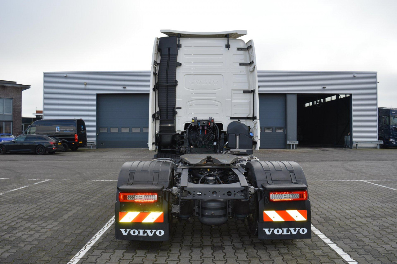 Volvo FH 500 Globetrotter XL - Vilcējs: foto 3 Volvo FH 500 Globetrotter XL - Vilcējs: foto 3
