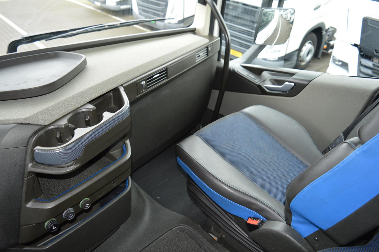 Vilcējs Volvo FH 500 Globetrotter XL: foto 15