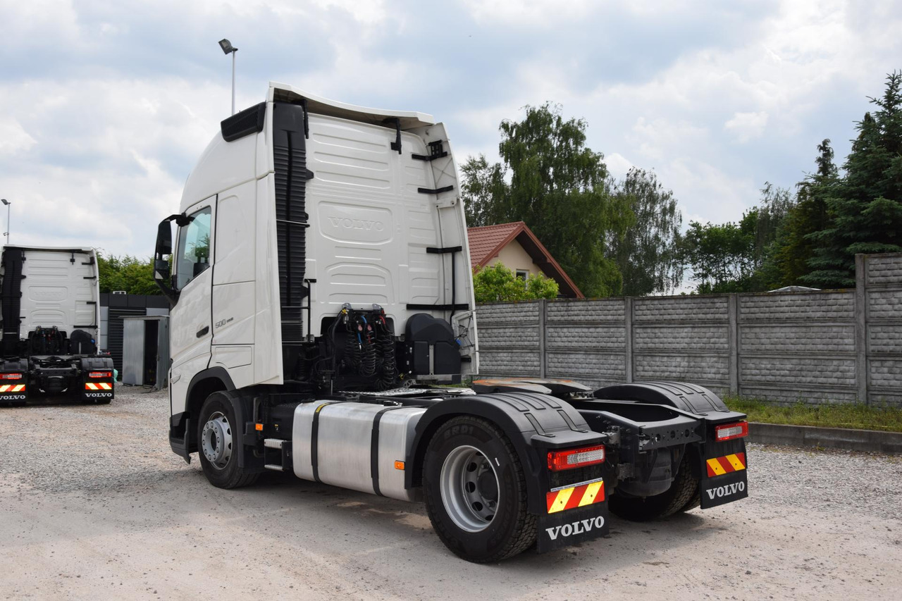 Vilcējs Volvo FH 500 Globetrotter XL: foto 6
