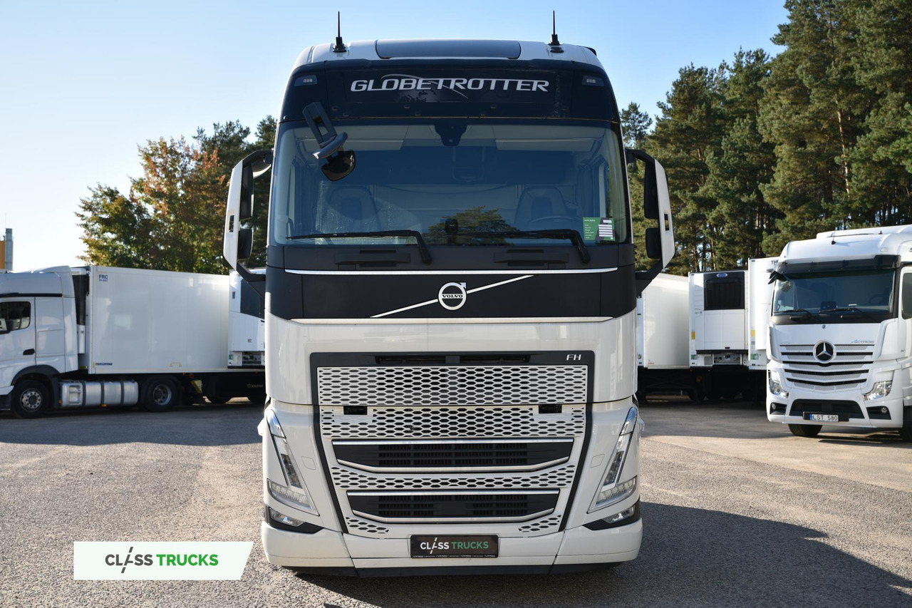 Volvo FH 500 Globetrotter XL Side Skirts - Vilcējs: foto 2 Volvo FH 500 Globetrotter XL Side Skirts - Vilcējs: foto 2