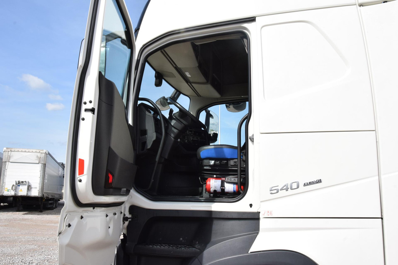 Vilcējs Volvo FH 540 Globetrotter XL Retarder: foto 7
