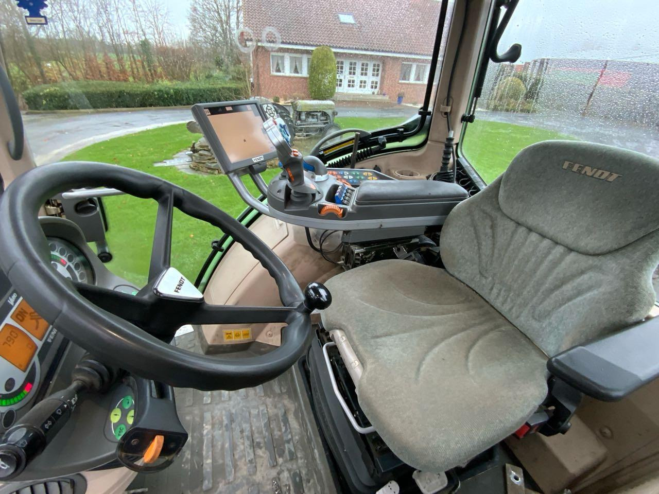 Fendt 724 Vario ProfiPlus - Traktors: foto 4 Fendt 724 Vario ProfiPlus - Traktors: foto 4