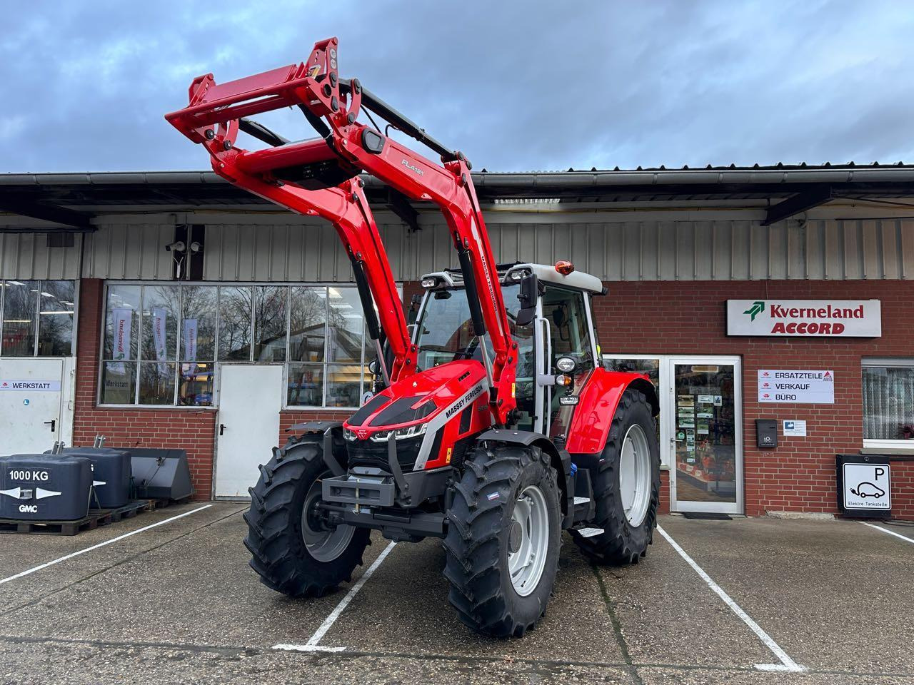 Massey Ferguson MF 5S.115 DYNA-6 - Traktors: foto 2 Massey Ferguson MF 5S.115 DYNA-6 - Traktors: foto 2