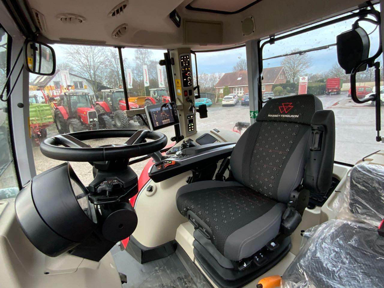 Massey Ferguson MF 7S.210 DynaVT Exclusive - Traktors: foto 4 Massey Ferguson MF 7S.210 DynaVT Exclusive - Traktors: foto 4