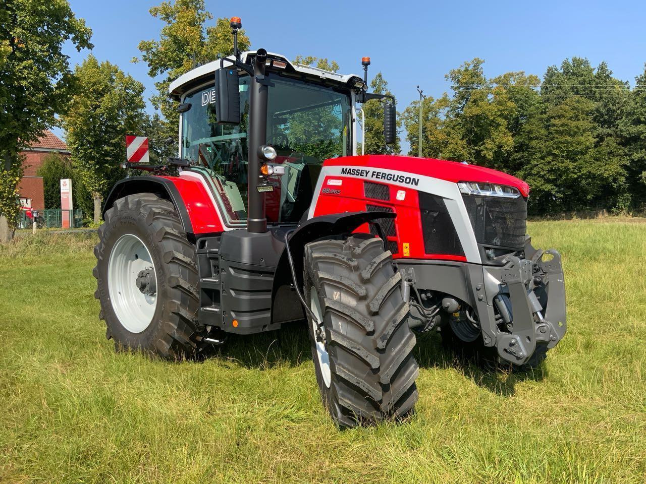 Massey Ferguson MF 8S.265 DYNA-VT - Traktors: foto 2 Massey Ferguson MF 8S.265 DYNA-VT - Traktors: foto 2