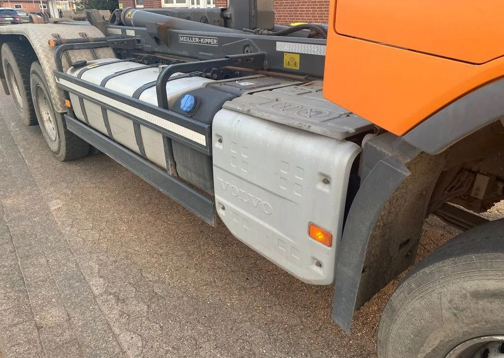 Volvo FH 460/6X4/OŚ PODNOSZONA Z NAPĘDEM/HAKOWIEC MEILLER/EURO6 - Citas iekārtas: foto 5 Volvo FH 460/6X4/OŚ PODNOSZONA Z NAPĘDEM/HAKOWIEC MEILLER/EURO6 - Citas iekārtas: foto 5