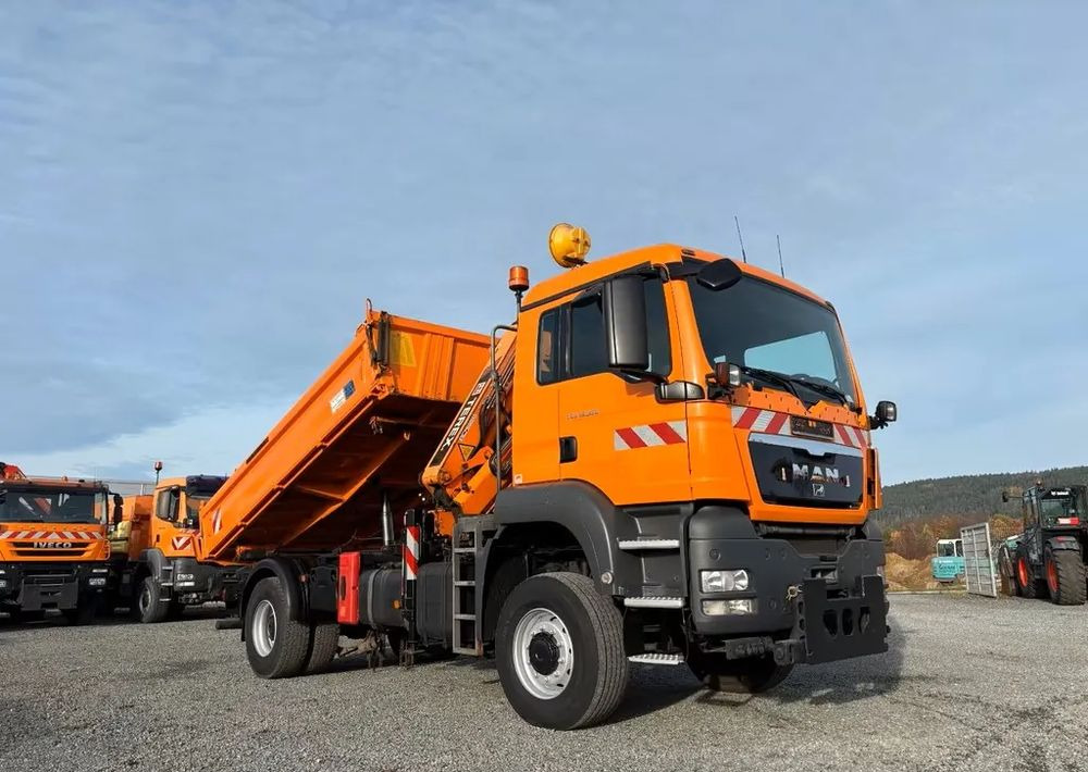 MAN TGS 18.320/ 4x4 / Euro4 /Wywrotka trójstronna Meiller +Kran Atlas TLC 82.2 +sterowanie radiowe – Przystosowany do pracy zimą — odśnieżanie, posypywanie, pług - Kravas automašīna pašizgāzējs: foto 1 MAN TGS 18.320/ 4x4 / Euro4 /Wywrotka trójstronna Meiller +Kran Atlas TLC 82.2 +sterowanie radiowe – Przystosowany do pracy zimą — odśnieżanie, posypywanie, pług - Kravas automašīna pašizgāzējs: foto 1