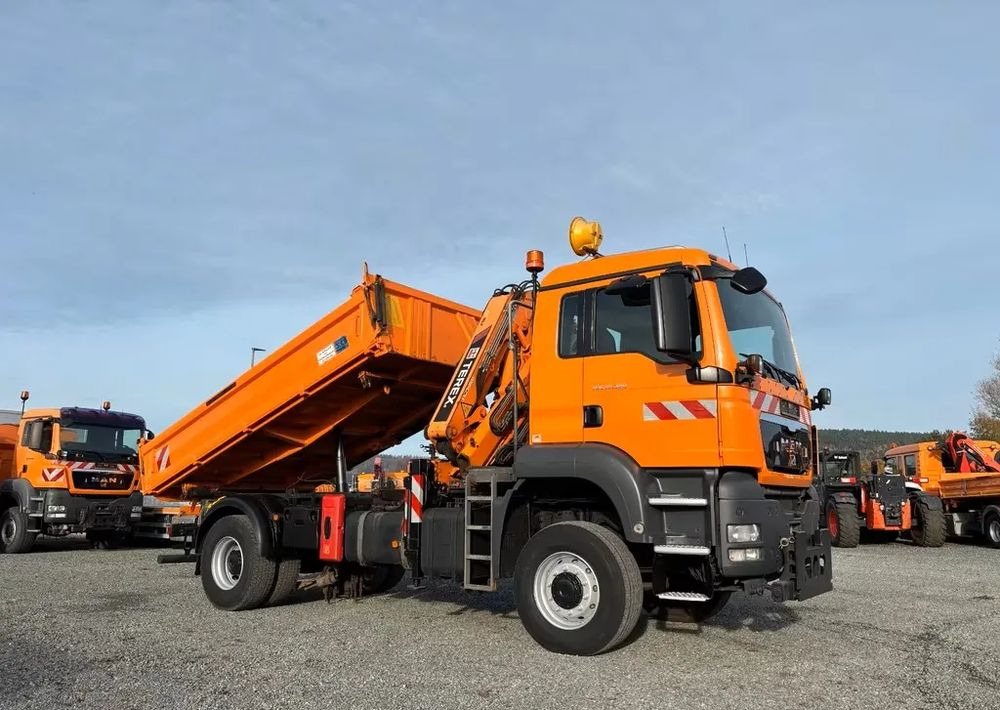 MAN TGS 18.320/ 4x4 / Euro4 /Wywrotka trójstronna Meiller +Kran Atlas TLC 82.2 +sterowanie radiowe – Przystosowany do pracy zimą — odśnieżanie, posypywanie, pług - Kravas automašīna pašizgāzējs: foto 3 MAN TGS 18.320/ 4x4 / Euro4 /Wywrotka trójstronna Meiller +Kran Atlas TLC 82.2 +sterowanie radiowe – Przystosowany do pracy zimą — odśnieżanie, posypywanie, pług - Kravas automašīna pašizgāzējs: foto 3