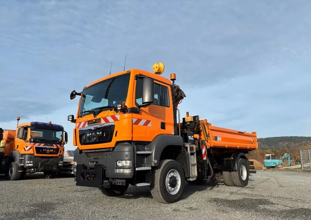 MAN TGS 18.320/ 4x4 / Euro4 /Wywrotka trójstronna Meiller +Kran Atlas TLC 82.2 +sterowanie radiowe – Przystosowany do pracy zimą — odśnieżanie, posypywanie, pług - Kravas automašīna pašizgāzējs: foto 5 MAN TGS 18.320/ 4x4 / Euro4 /Wywrotka trójstronna Meiller +Kran Atlas TLC 82.2 +sterowanie radiowe – Przystosowany do pracy zimą — odśnieżanie, posypywanie, pług - Kravas automašīna pašizgāzējs: foto 5