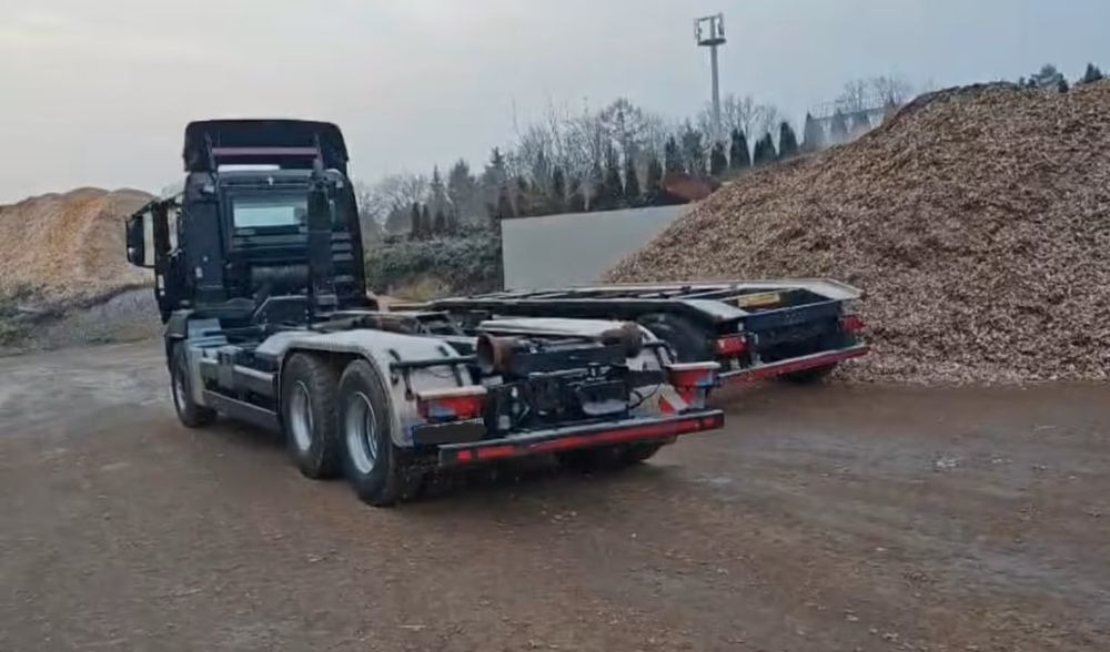 MAN TGS 26.440 6x4 – Meiller z systemem HDS (roll-off) + Kontener + Przyczepa – Euro 5 - Pacēlājs ar āķi: foto 1 MAN TGS 26.440 6x4 – Meiller z systemem HDS (roll-off) + Kontener + Przyczepa – Euro 5 - Pacēlājs ar āķi: foto 1