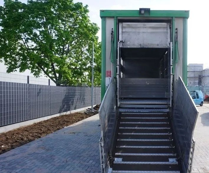 MAN TGS 26.440 ZABUDOWA KABA CAŁA ALUMINIOWA– samochód do transportu zwierząt/koni – 3 pokłady / EURO 5/6X2/PODNOSZONY DACH - Kravas automašīna dzīvnieku pārvadāšanai: foto 5 MAN TGS 26.440 ZABUDOWA KABA CAŁA ALUMINIOWA– samochód do transportu zwierząt/koni – 3 pokłady / EURO 5/6X2/PODNOSZONY DACH - Kravas automašīna dzīvnieku pārvadāšanai: foto 5