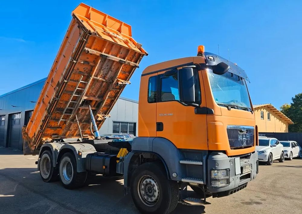 MAN TGS 26.480 6x4 WYWROTKA 3-STRONNA | AUTOMAT | EURO 5 | PRZEBIEG 310 000km! - Kravas automašīna pašizgāzējs: foto 4 MAN TGS 26.480 6x4 WYWROTKA 3-STRONNA | AUTOMAT | EURO 5 | PRZEBIEG 310 000km! - Kravas automašīna pašizgāzējs: foto 4