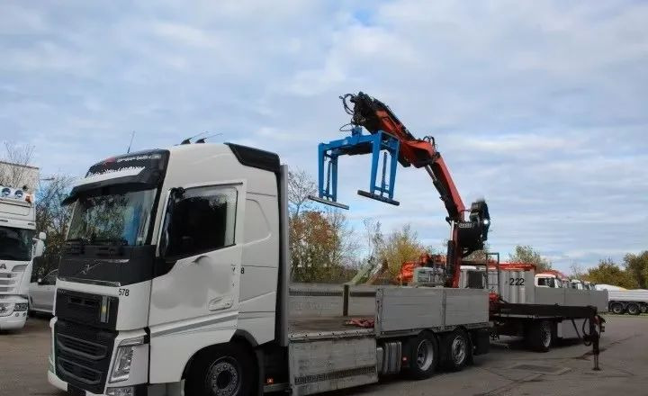 Volvo FH500 6x2 | Platforma z HDS Fassi F215A7 - Sterowanie radiowe | Euro 6 | Automatyczna skrzynia | 390 000 km - Bortu kravas automašīna/ Platforma, Kravas auto ar manipulatoru: foto 5 Volvo FH500 6x2 | Platforma z HDS Fassi F215A7 - Sterowanie radiowe | Euro 6 | Automatyczna skrzynia | 390 000 km - Bortu kravas automašīna/ Platforma, Kravas auto ar manipulatoru: foto 5