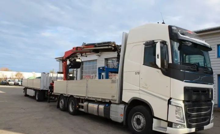 Volvo FH500 6x2 | Platforma z HDS Fassi F215A7 - Sterowanie radiowe | Euro 6 | Automatyczna skrzynia | 390 000 km - Bortu kravas automašīna/ Platforma, Kravas auto ar manipulatoru: foto 1 Volvo FH500 6x2 | Platforma z HDS Fassi F215A7 - Sterowanie radiowe | Euro 6 | Automatyczna skrzynia | 390 000 km - Bortu kravas automašīna/ Platforma, Kravas auto ar manipulatoru: foto 1