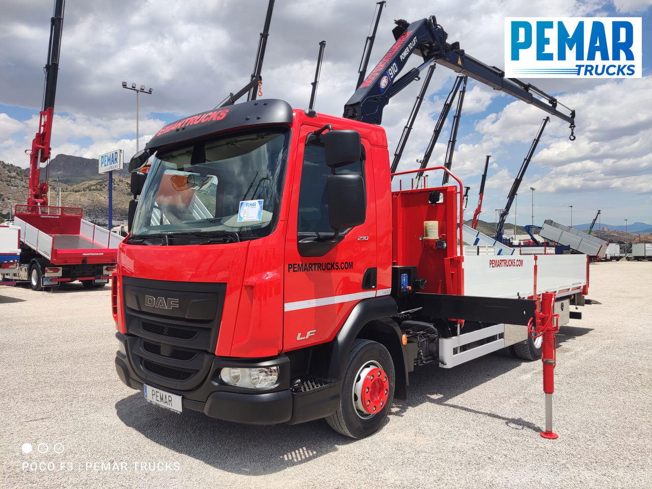 DAF LF 210 GRUA CAJA FIJA - Bortu kravas automašīna/ Platforma, Kravas auto ar manipulatoru: foto 1 DAF LF 210 GRUA CAJA FIJA - Bortu kravas automašīna/ Platforma, Kravas auto ar manipulatoru: foto 1