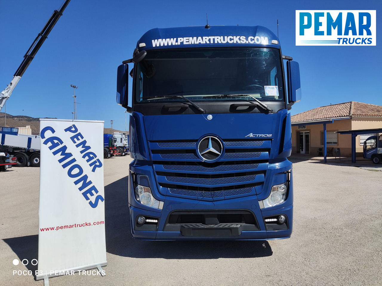 MERCEDES-BENZ ACTROS 1836 SEMITAUTLINER 18T - Kravas automašīna ar tentu: foto 2 MERCEDES-BENZ ACTROS 1836 SEMITAUTLINER 18T - Kravas automašīna ar tentu: foto 2