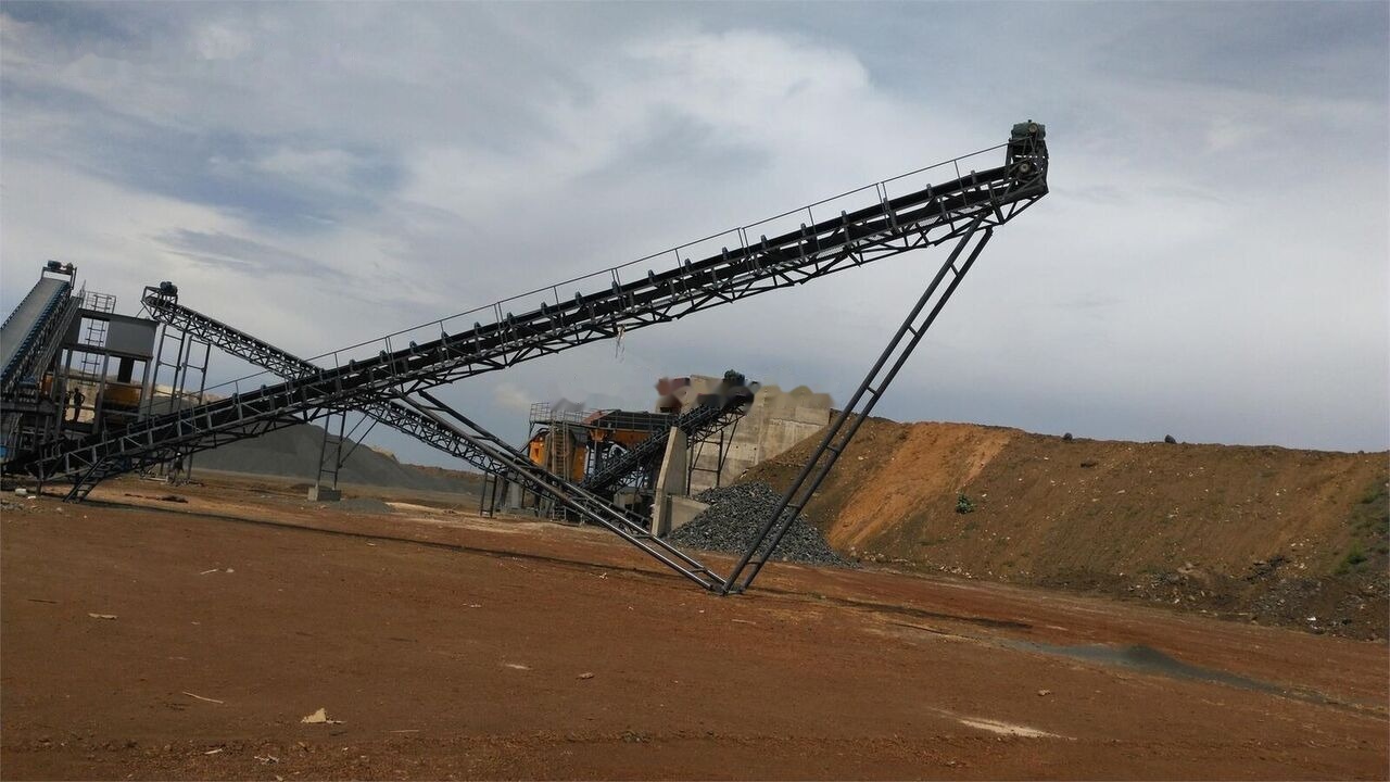 Jaunā Drupinātājs Kinglink 250-300 TPH Usine fixe de concassage de pierre basaltique: foto 5
