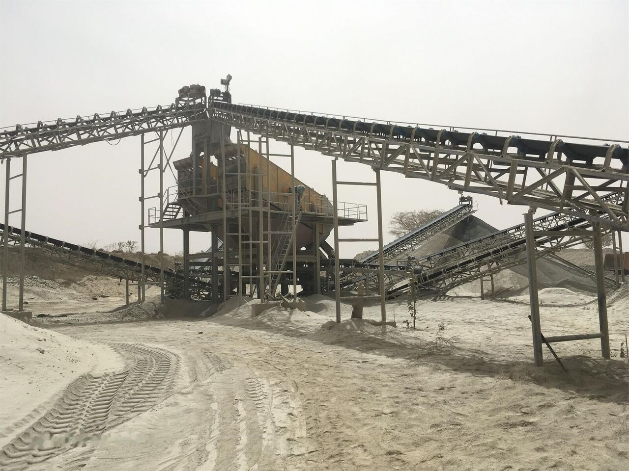 Kinglink Inclined Basalt Vibrating Screen 4YK2160 - Sijātājs: foto 1 Kinglink Inclined Basalt Vibrating Screen 4YK2160 - Sijātājs: foto 1