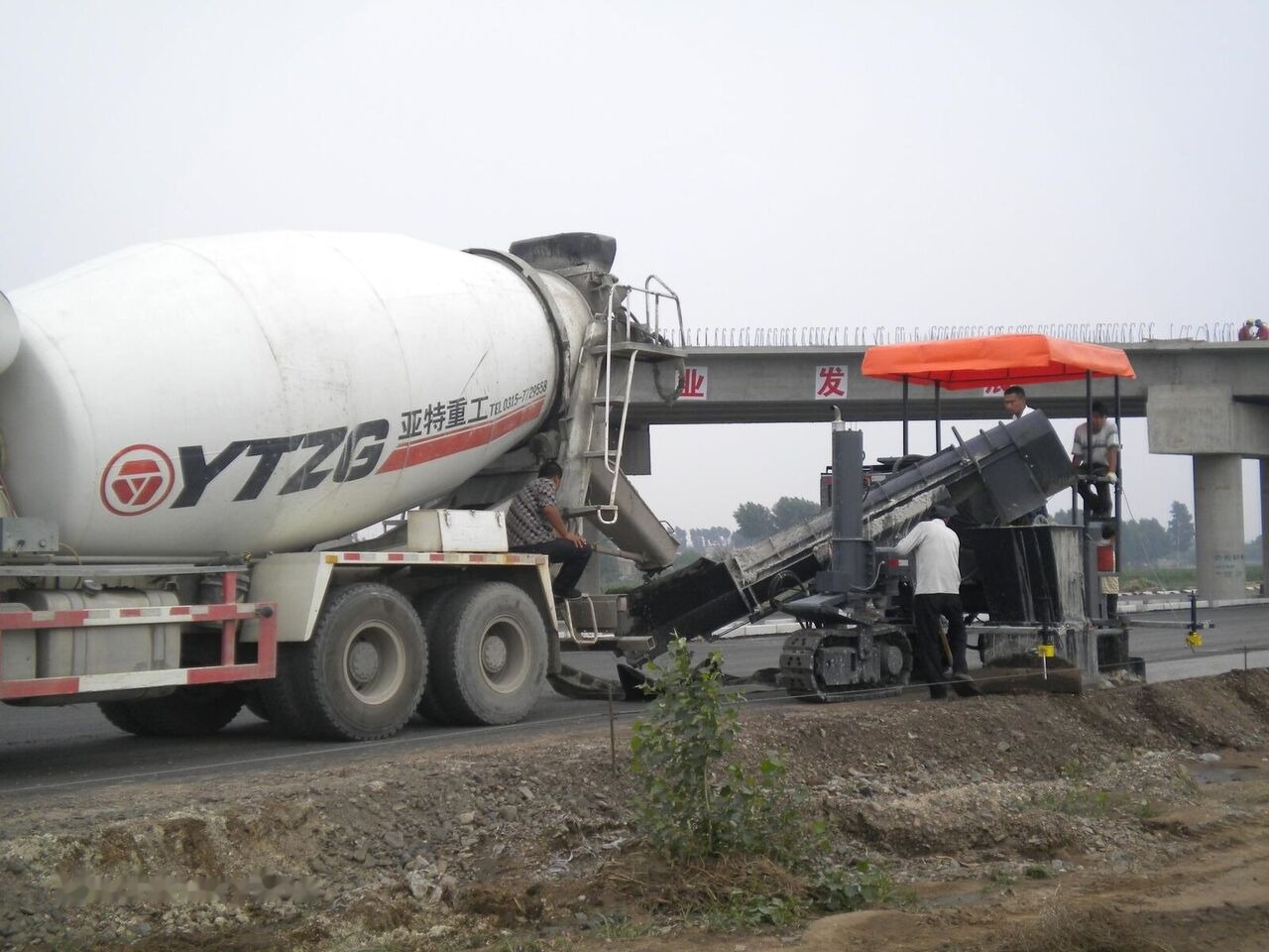 Kinglink MC5000 Concrete slipform paver for road ditch and gutter - Betona ieklājējs: foto 4 Kinglink MC5000 Concrete slipform paver for road ditch and gutter - Betona ieklājējs: foto 4
