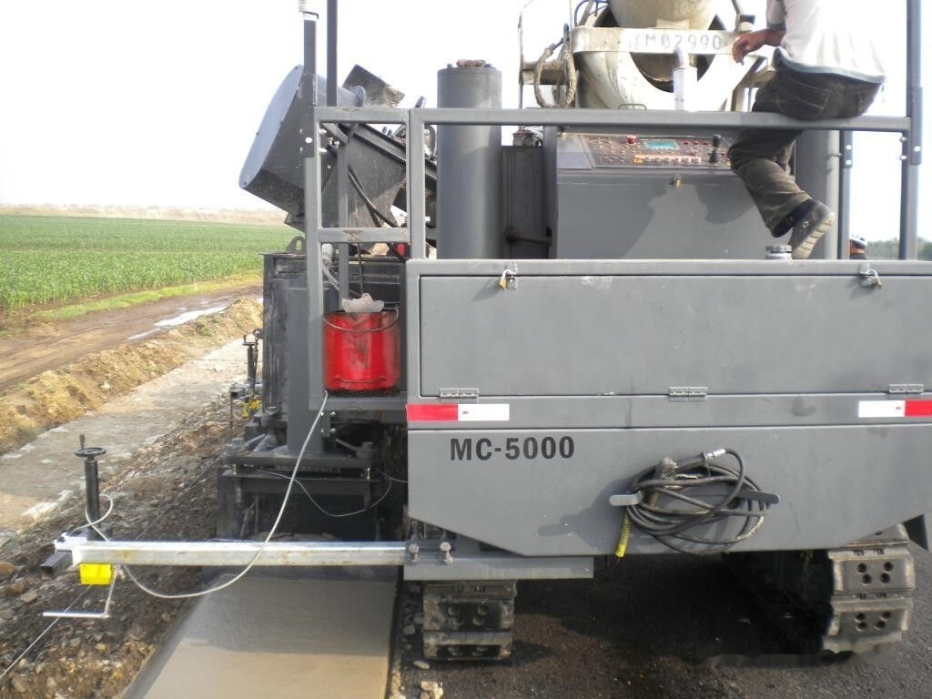 Kinglink MC5000 Concrete slipform paver for road ditch and gutter - Betona ieklājējs: foto 3 Kinglink MC5000 Concrete slipform paver for road ditch and gutter - Betona ieklājējs: foto 3
