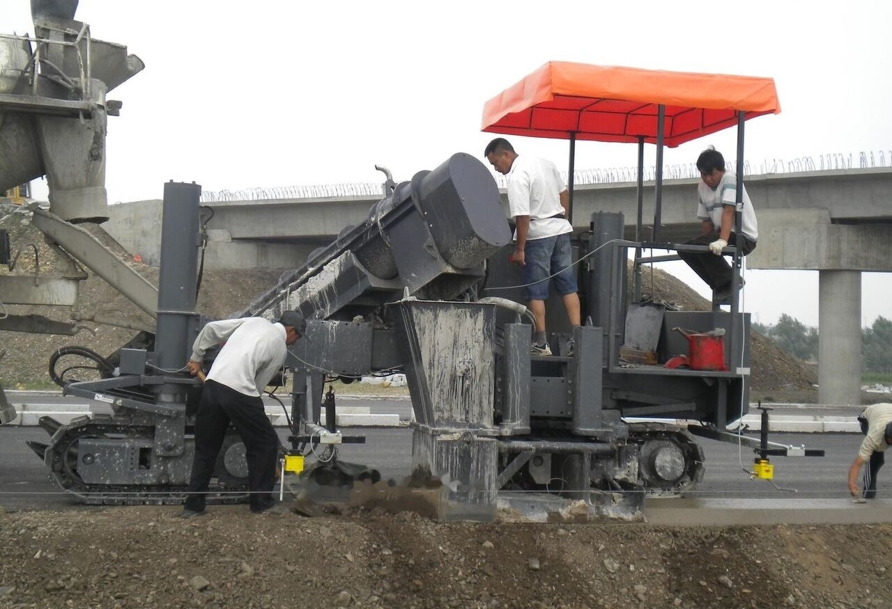 Kinglink MC5000 Concrete slipform paver for road ditch and gutter - Betona ieklājējs: foto 5 Kinglink MC5000 Concrete slipform paver for road ditch and gutter - Betona ieklājējs: foto 5