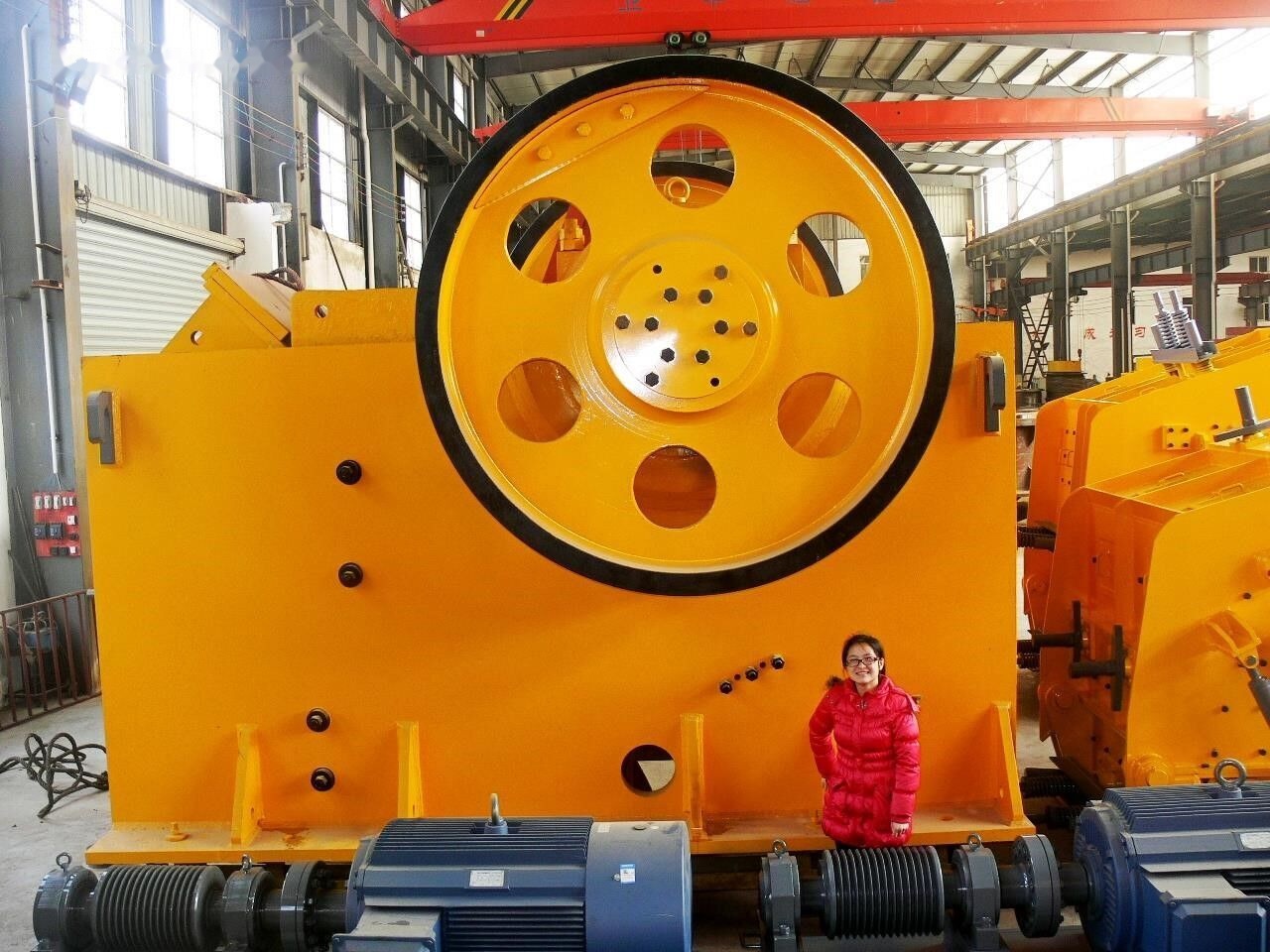 Kinglink PE1200X1500 Large Capacity Big Jaw Crusher - Žokļu drupinātājs: foto 1 Kinglink PE1200X1500 Large Capacity Big Jaw Crusher - Žokļu drupinātājs: foto 1